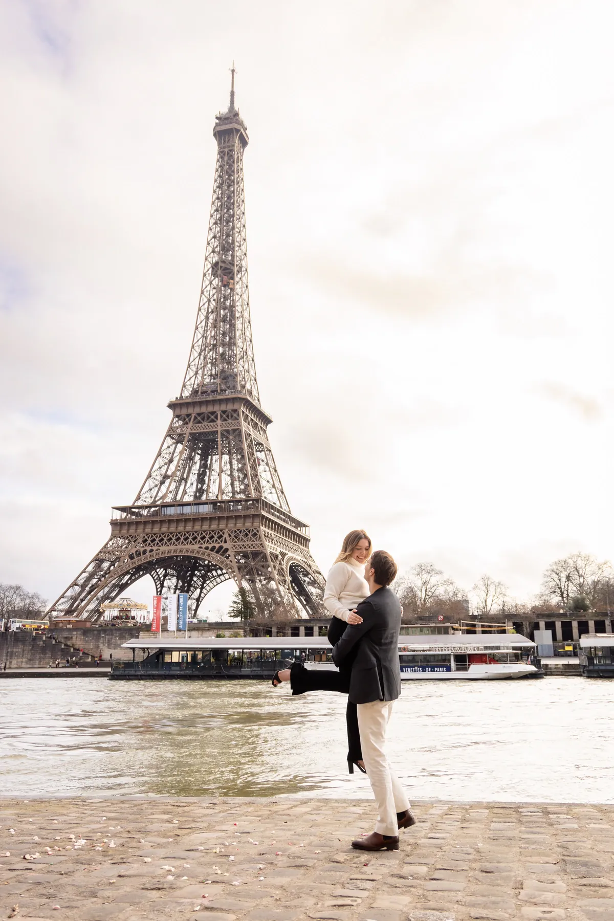 Marius lifting Ally in front of the Eiffel Tower